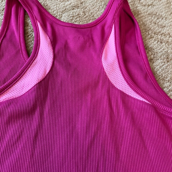 Under Armour heat gear tank top - Picture 2 of 4